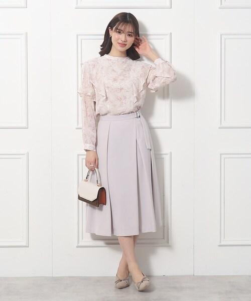 couture brooch（クチュールブローチ）の「◆花柄フリルデザインブラウス（シャツ/ブラウス・レディース・ベージュ系その他3/ライトグレー系・42/40/38）」の8枚目の写真