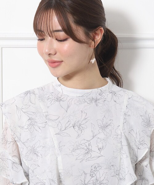 couture brooch（クチュールブローチ）の「◆花柄フリルデザインブラウス（シャツ/ブラウス・レディース・ベージュ系その他3/ライトグレー系・42/40/38）」の19枚目の写真