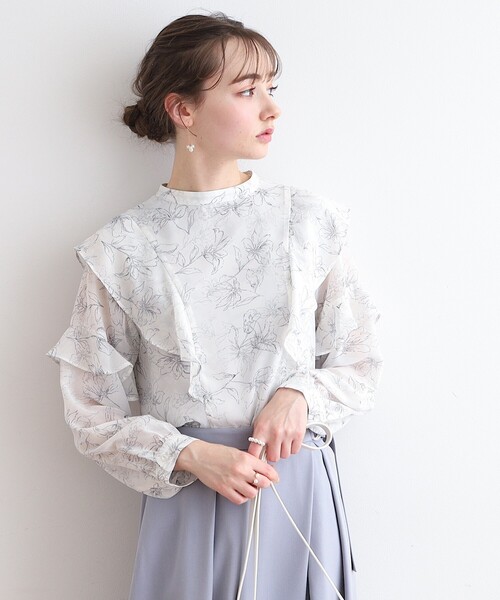 couture brooch（クチュールブローチ）の「◆花柄フリルデザインブラウス（シャツ/ブラウス・レディース・ベージュ系その他3/ライトグレー系・42/40/38）」の2枚目の写真