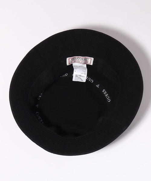 Guess（ゲス）の「【GUESS/ゲス】コットンツイル ワンポイントバケットハット（ハット・メンズ・ホワイト/ベージュ/ブラック・FREE）」の6枚目の写真