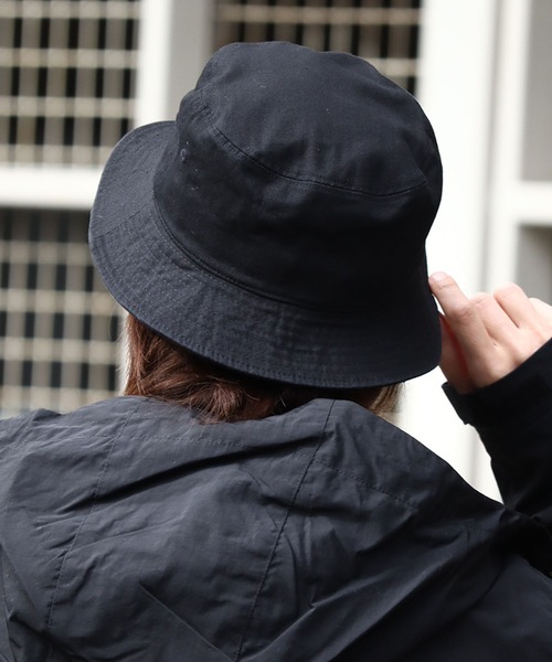 Guess（ゲス）の「【GUESS/ゲス】コットンツイル ワンポイントバケットハット（ハット・メンズ・ホワイト/ベージュ/ブラック・FREE）」の13枚目の写真