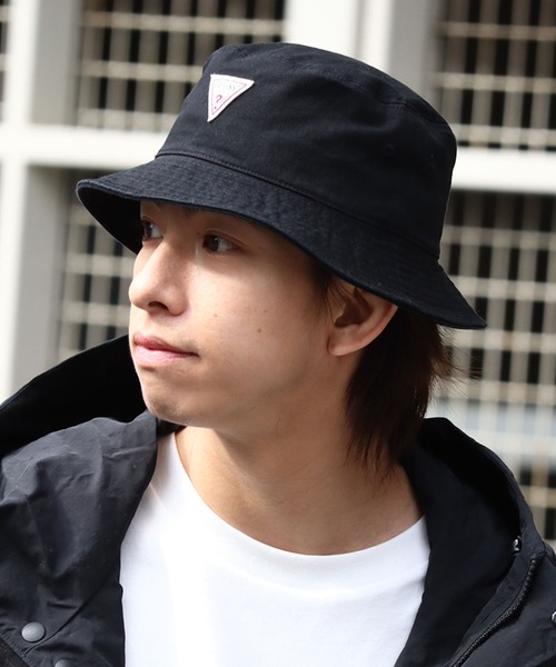 Guess（ゲス）の「【GUESS/ゲス】コットンツイル ワンポイントバケットハット（ハット・メンズ・ホワイト/ベージュ/ブラック・FREE）」の15枚目の写真