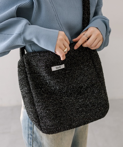 loti（ロティ）の「【3色展開】loti ロゴラメトートバッグ（トートバッグ・レディース・アイボリー/ブラック/シルバー・ONE SIZE）」の3枚目の写真
