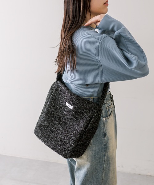 loti（ロティ）の「【3色展開】loti ロゴラメトートバッグ（トートバッグ・レディース・アイボリー/ブラック/シルバー・ONE SIZE）」の7枚目の写真