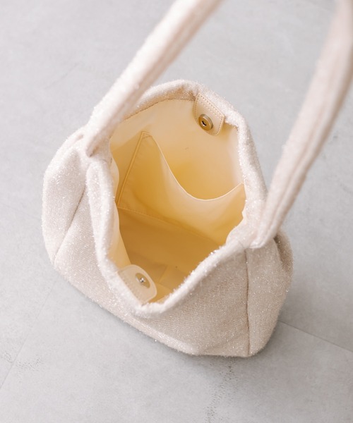 loti（ロティ）の「【3色展開】loti ロゴラメトートバッグ（トートバッグ・レディース・アイボリー/ブラック/シルバー・ONE SIZE）」の11枚目の写真