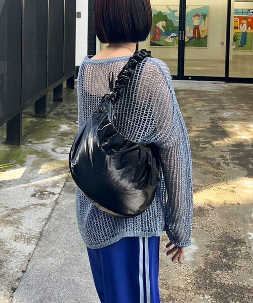 fredy emue(フレディエミュ)の「ソフトパテッドシャーリングショルダーバッグ(ショルダーバッグ・レディース・ブロンズ/ホワイト系その他2/ブラック・FREE)」の18枚目の写真