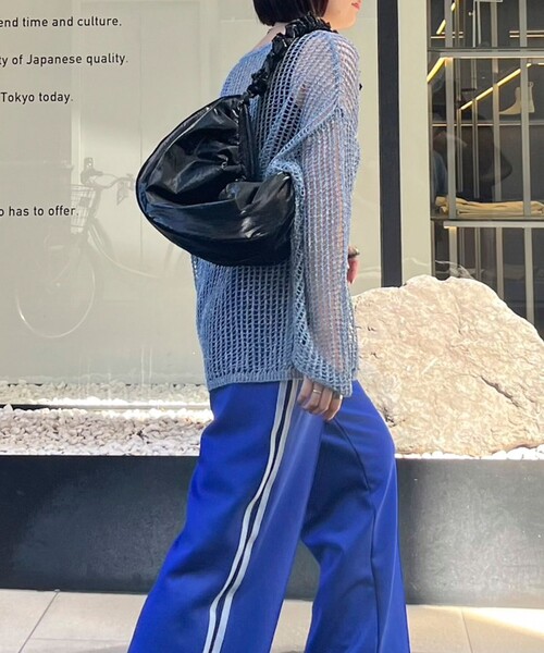 fredy emue(フレディエミュ)の「ソフトパテッドシャーリングショルダーバッグ(ショルダーバッグ・レディース・ブロンズ/ホワイト系その他2/ブラック・FREE)」の19枚目の写真