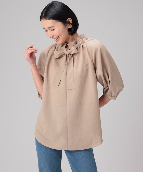 GLACIER lusso（グラシアルッソ）の「６分袖フリルネックブラウス（シャツ/ブラウス・レディース・アイボリー/ライトブルー/チャコールグレー/ベージュ・S/M/L/LL）」の3枚目の写真