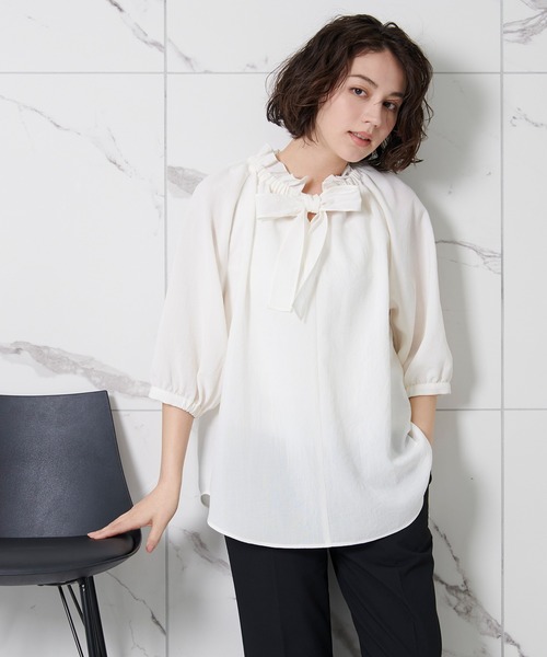 GLACIER lusso（グラシアルッソ）の「６分袖フリルネックブラウス（シャツ/ブラウス・レディース・アイボリー/ライトブルー/チャコールグレー/ベージュ・S/M/L/LL）」の8枚目の写真