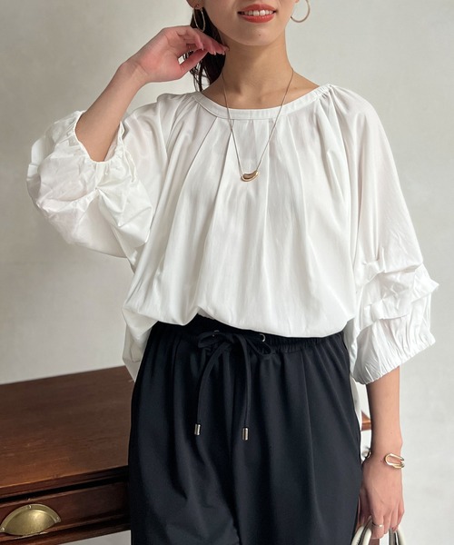 Chez toi(シェトワ)の「ホイップスリーブBACKピンタックブラウス(シャツ/ブラウス・レディース・イエロー/オフホワイト/ブラック・FREE)」の4枚目の写真