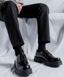 vein レザー モカシン 厚底靴 レザーシューズ ヴェイン“ミニマル”なレザー厚底スニーカー、丸みを帯びた流線型