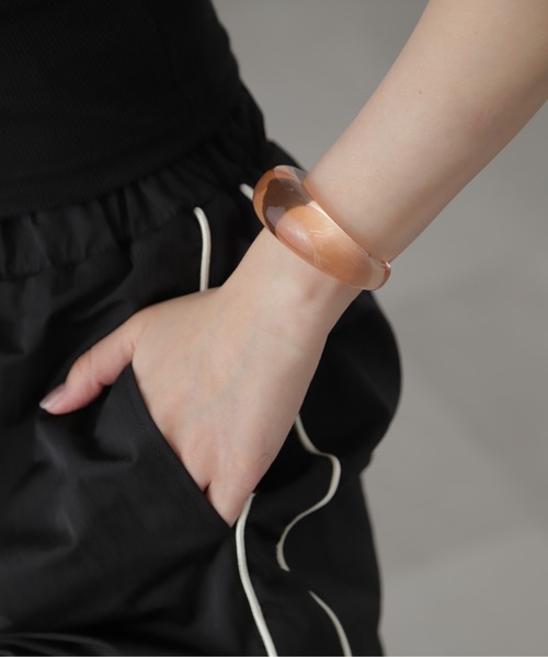 FREE'S MART（フリーズマート）の「◆カラーバングル（バングル/リストバンド・レディース・ホワイト/ライトグリーン/オレンジ・ﾌﾘ-）」の3枚目の写真