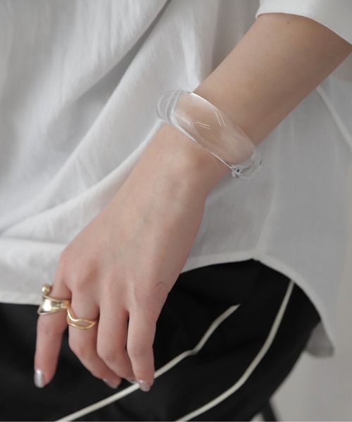 FREE'S MART（フリーズマート）の「◆カラーバングル（バングル/リストバンド・レディース・ホワイト/ライトグリーン/オレンジ・ﾌﾘ-）」の4枚目の写真