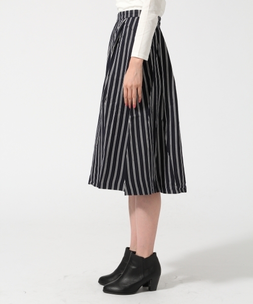 GLOBAL WORK（グローバルワーク）の「タックフレアスカート/566726（スカート・レディース・ネイビー/ダークブルー/ブラウン/グリーン/ライトブルー/ワインレッド/カーキ/ライトパープル・LARGE/MEDIUM）」の13枚目の写真