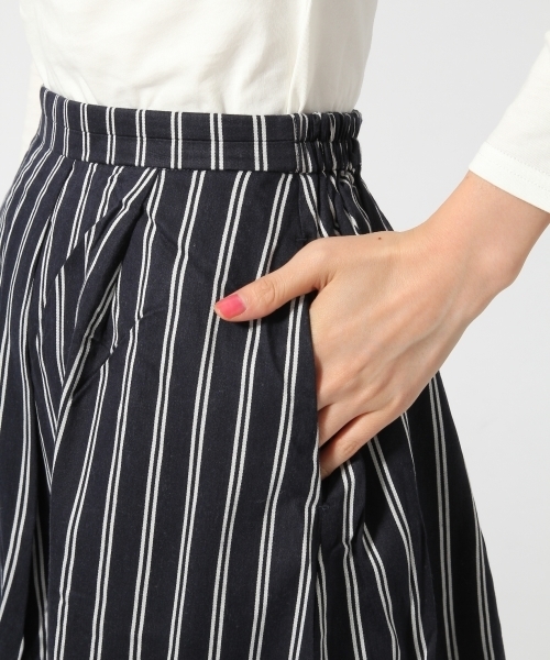 GLOBAL WORK（グローバルワーク）の「タックフレアスカート/566726（スカート・レディース・ネイビー/ダークブルー/ブラウン/グリーン/ライトブルー/ワインレッド/カーキ/ライトパープル・LARGE/MEDIUM）」の16枚目の写真