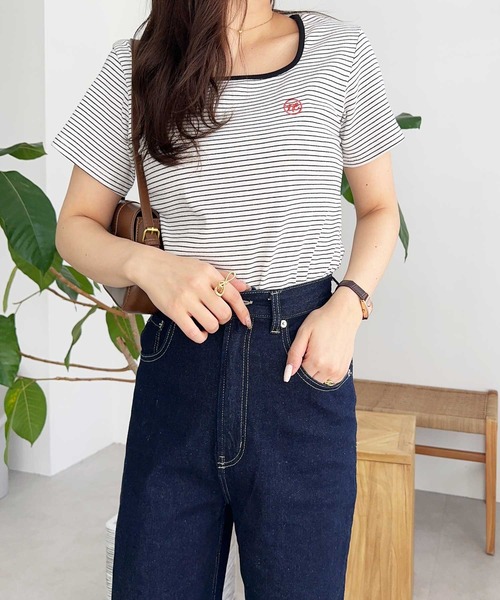 nelliy.（ネルリー）の「ミニボーダー刺しゅうロゴＴ（Tシャツ/カットソー・レディース・ブラック/ネイビー・MEDIUM/LARGE）」の5枚目の写真