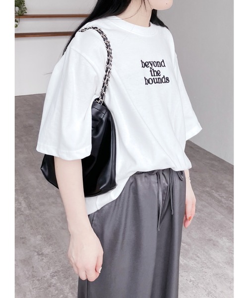 reca（レカ）の「刺繍ロゴＴシャツ（Tシャツ/カットソー・レディース・オフホワイト/チャコールグレー・FREE）」の2枚目の写真