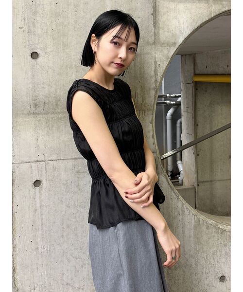 MURUA（ムルーア）の「ノースリシャーリングブラウス（シャツ/ブラウス・レディース・ライトグリーン/アイボリー/ブラック・FREE）」の6枚目の写真