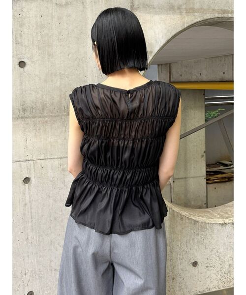 MURUA（ムルーア）の「ノースリシャーリングブラウス（シャツ/ブラウス・レディース・ライトグリーン/アイボリー/ブラック・FREE）」の7枚目の写真