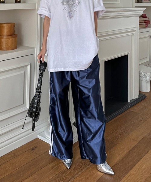 Vipoa（ヴィポア）の「サイドラインルーズトラックパンツ（その他パンツ・レディース・ネイビー/シルバー・FREE）」の5枚目の写真