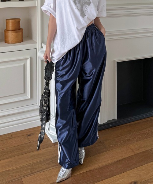 Vipoa（ヴィポア）の「サイドラインルーズトラックパンツ（その他パンツ・レディース・ネイビー/シルバー・FREE）」の6枚目の写真