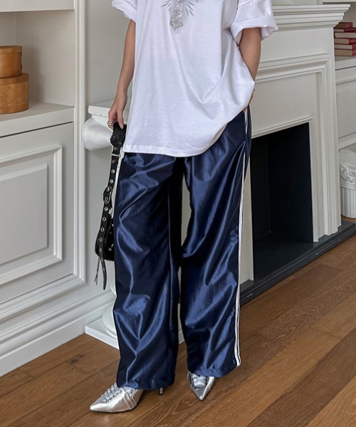 Vipoa（ヴィポア）の「サイドラインルーズトラックパンツ（その他パンツ・レディース・ネイビー/シルバー・FREE）」の7枚目の写真