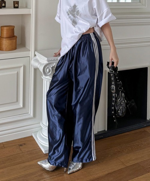 Vipoa（ヴィポア）の「サイドラインルーズトラックパンツ（その他パンツ・レディース・ネイビー/シルバー・FREE）」の10枚目の写真