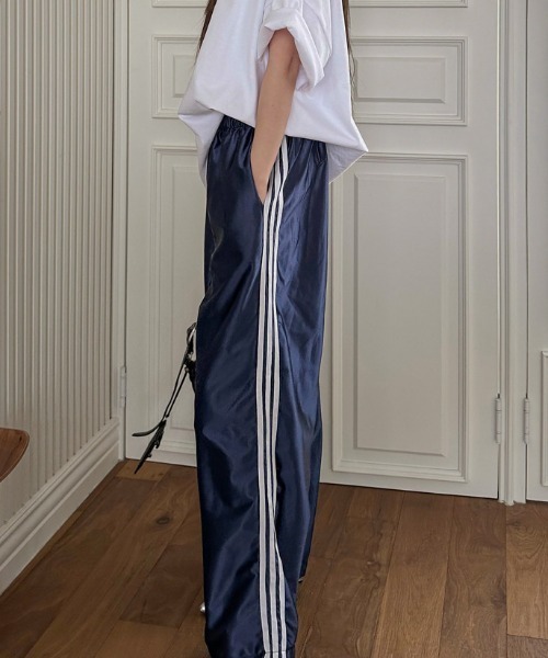 Vipoa（ヴィポア）の「サイドラインルーズトラックパンツ（その他パンツ・レディース・ネイビー/シルバー・FREE）」の12枚目の写真