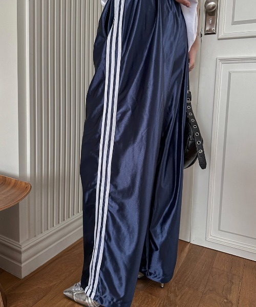 Vipoa（ヴィポア）の「サイドラインルーズトラックパンツ（その他パンツ・レディース・ネイビー/シルバー・FREE）」の13枚目の写真