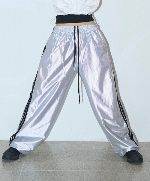 Vipoa（ヴィポア）の「サイドラインルーズトラックパンツ（その他パンツ・レディース・ネイビー/シルバー・FREE）」の14枚目の写真
