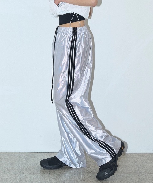 Vipoa（ヴィポア）の「サイドラインルーズトラックパンツ（その他パンツ・レディース・ネイビー/シルバー・FREE）」の15枚目の写真