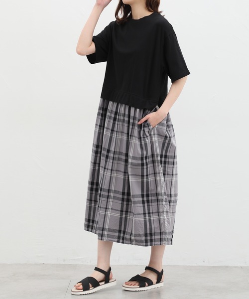 Honeys（ハニーズ）の「レイヤード風ワンピース（ワンピース・レディース・グレイッシュベージュ/ブラック/スミクロ/ブラック系その他・L/LL/M）」の3枚目の写真