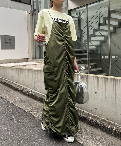 CIAOPANIC TYPY（チャオパニックティピー）の「光沢ナイロンギャザーカーゴキャミワンピース（ワンピース・レディース・ピンク/カーキ/ブラック・ONE SIZE）」の5枚目の写真