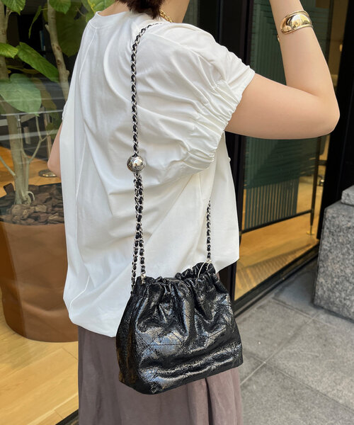 DouDou（ドゥドゥ）の「【WEB限定】ギャザーメタリックキルト（ショルダーバッグ・レディース・ブラック/シルバー/シルバー系その他・FREE）」の4枚目の写真