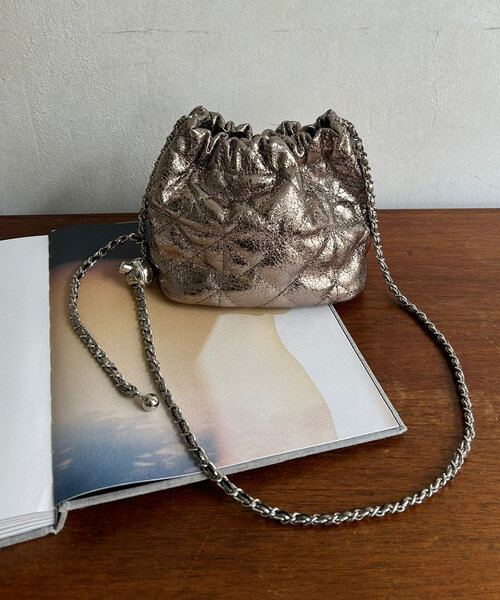 DouDou（ドゥドゥ）の「【WEB限定】ギャザーメタリックキルト（ショルダーバッグ・レディース・ブラック/シルバー/シルバー系その他・FREE）」の22枚目の写真