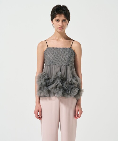 GRACE CONTINENTAL（グレースコンチネンタル）の「チュールフリルキャミソール（キャミソール・レディース・グレー/ブラック・36）」の4枚目の写真