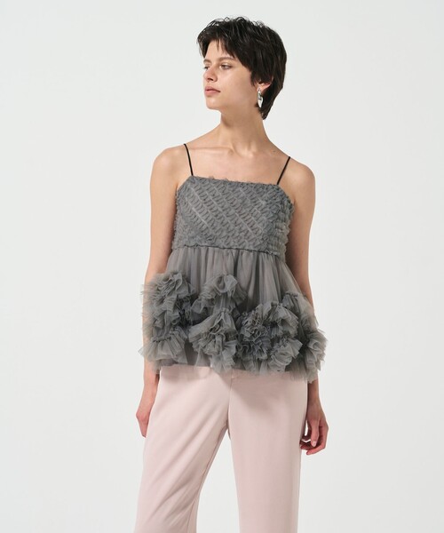 GRACE CONTINENTAL（グレースコンチネンタル）の「チュールフリルキャミソール（キャミソール・レディース・グレー/ブラック・36）」の5枚目の写真