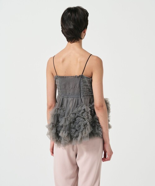 GRACE CONTINENTAL（グレースコンチネンタル）の「チュールフリルキャミソール（キャミソール・レディース・グレー/ブラック・36）」の6枚目の写真