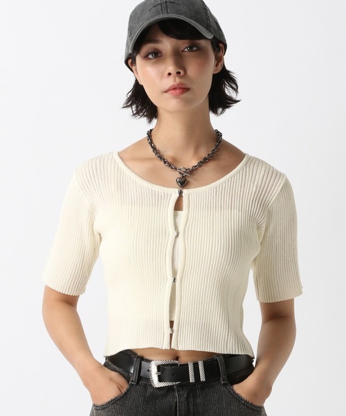 PAGEBOY（ページボーイ）の「フロントホックトップス２（ニット/セーター・レディース・オフホワイト/グレー/ブルー/ブラウン・FREE）」の2枚目の写真