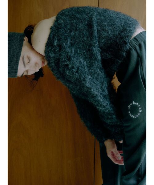 Ungrid(アングリッド)の「Vネックカラーショート起毛ニット(ニット/セーター・レディース・アイボリー/チャコールグレー/パープル・FREE)」の6枚目の写真