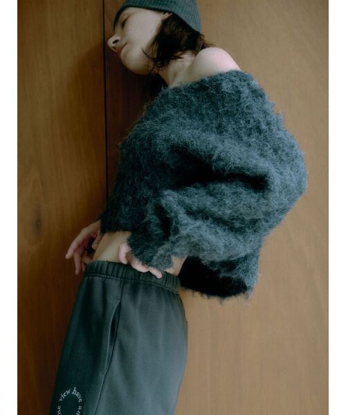 Ungrid(アングリッド)の「Vネックカラーショート起毛ニット(ニット/セーター・レディース・アイボリー/チャコールグレー/パープル・FREE)」の7枚目の写真