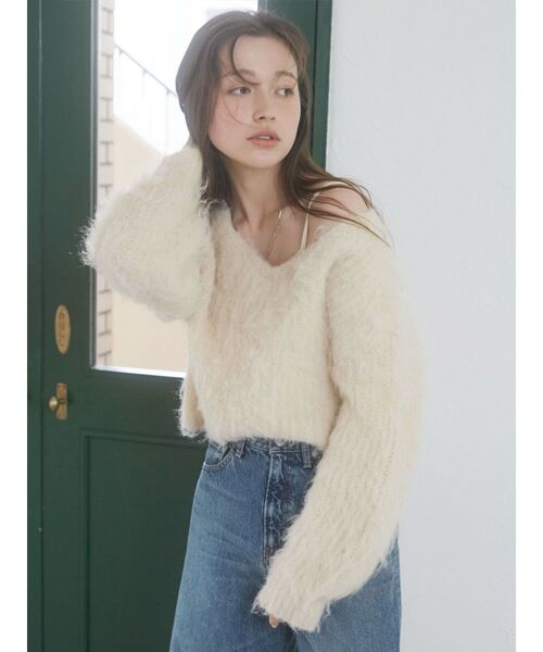 Ungrid(アングリッド)の「Vネックカラーショート起毛ニット(ニット/セーター・レディース・アイボリー/チャコールグレー/パープル・FREE)」の9枚目の写真