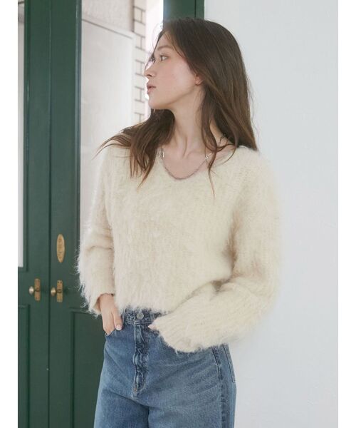 Ungrid(アングリッド)の「Vネックカラーショート起毛ニット(ニット/セーター・レディース・アイボリー/チャコールグレー/パープル・FREE)」の10枚目の写真