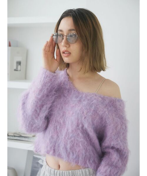Ungrid(アングリッド)の「Vネックカラーショート起毛ニット(ニット/セーター・レディース・アイボリー/チャコールグレー/パープル・FREE)」の14枚目の写真