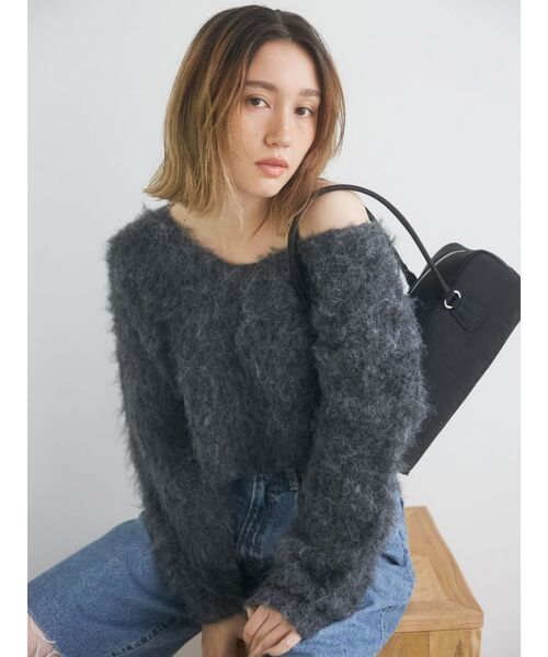 Ungrid(アングリッド)の「Vネックカラーショート起毛ニット(ニット/セーター・レディース・アイボリー/チャコールグレー/パープル・FREE)」の17枚目の写真