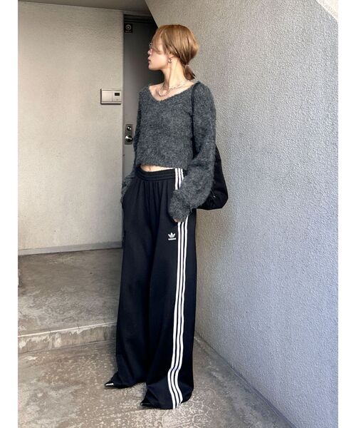 Ungrid(アングリッド)の「Vネックカラーショート起毛ニット(ニット/セーター・レディース・アイボリー/チャコールグレー/パープル・FREE)」の21枚目の写真