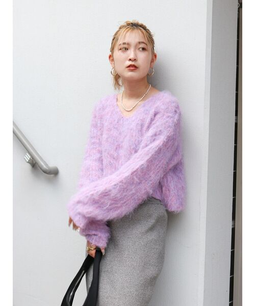 Ungrid(アングリッド)の「Vネックカラーショート起毛ニット(ニット/セーター・レディース・アイボリー/チャコールグレー/パープル・FREE)」の22枚目の写真