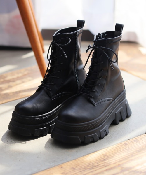 AirWair 黒 厚底 レースアップブーツ AirWair 黒 厚底 レースアップブーツ AirWair 黒 厚底 レースアップ
