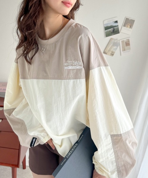 Java(ジャバ)の「《Javaジャバコラボ》スポカジで差をつける。裾ドロストバイカラーシアープルオーバー(Tシャツ/カットソー・レディース・グレイッシュベージュ/オフホワイト/ネイビー・X-LARGE/SMALL/MEDIUM/LARGE)」の2枚目の写真