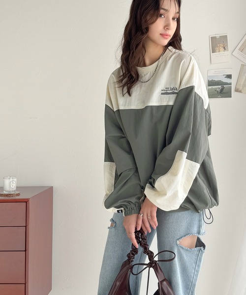 Java(ジャバ)の「《Javaジャバコラボ》スポカジで差をつける。裾ドロストバイカラーシアープルオーバー(Tシャツ/カットソー・レディース・グレイッシュベージュ/オフホワイト/ネイビー・X-LARGE/SMALL/MEDIUM/LARGE)」の4枚目の写真